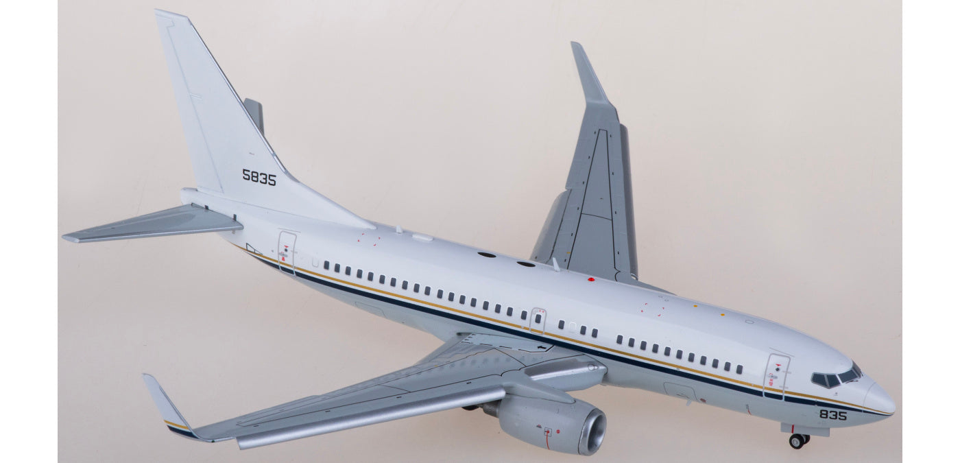 1:200 JC Wings XX20278A U.S. Navy Boeing 737-700 C-40A Clipper 165835 "Flaps Down"Aircraft Model