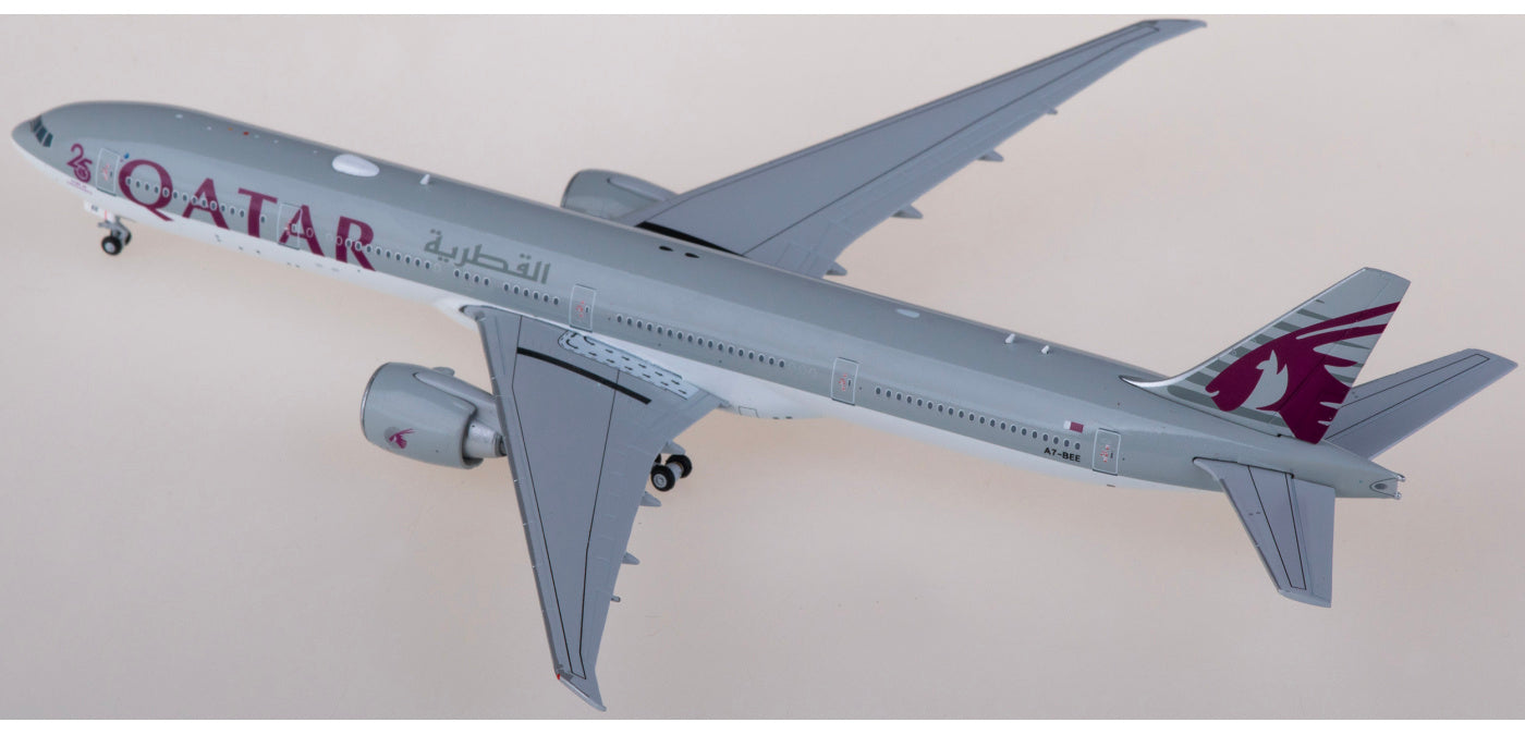 1:400 JC Wings XX40137 Qatar Airways Boeing 777-300ER A7-BEE Aircraft Model+Free Tractor