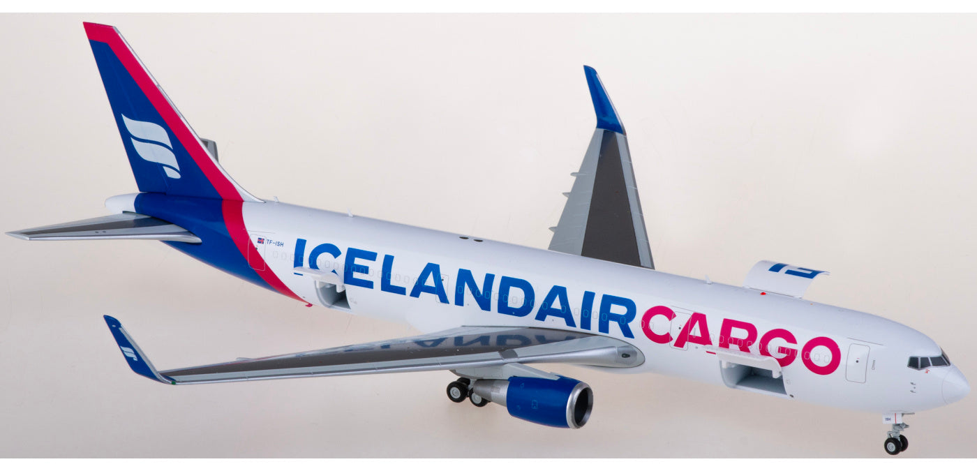 1:200 JC Wings LH2436C Icelandair Boeing 767-300ER TF-ISH Aircraft Model