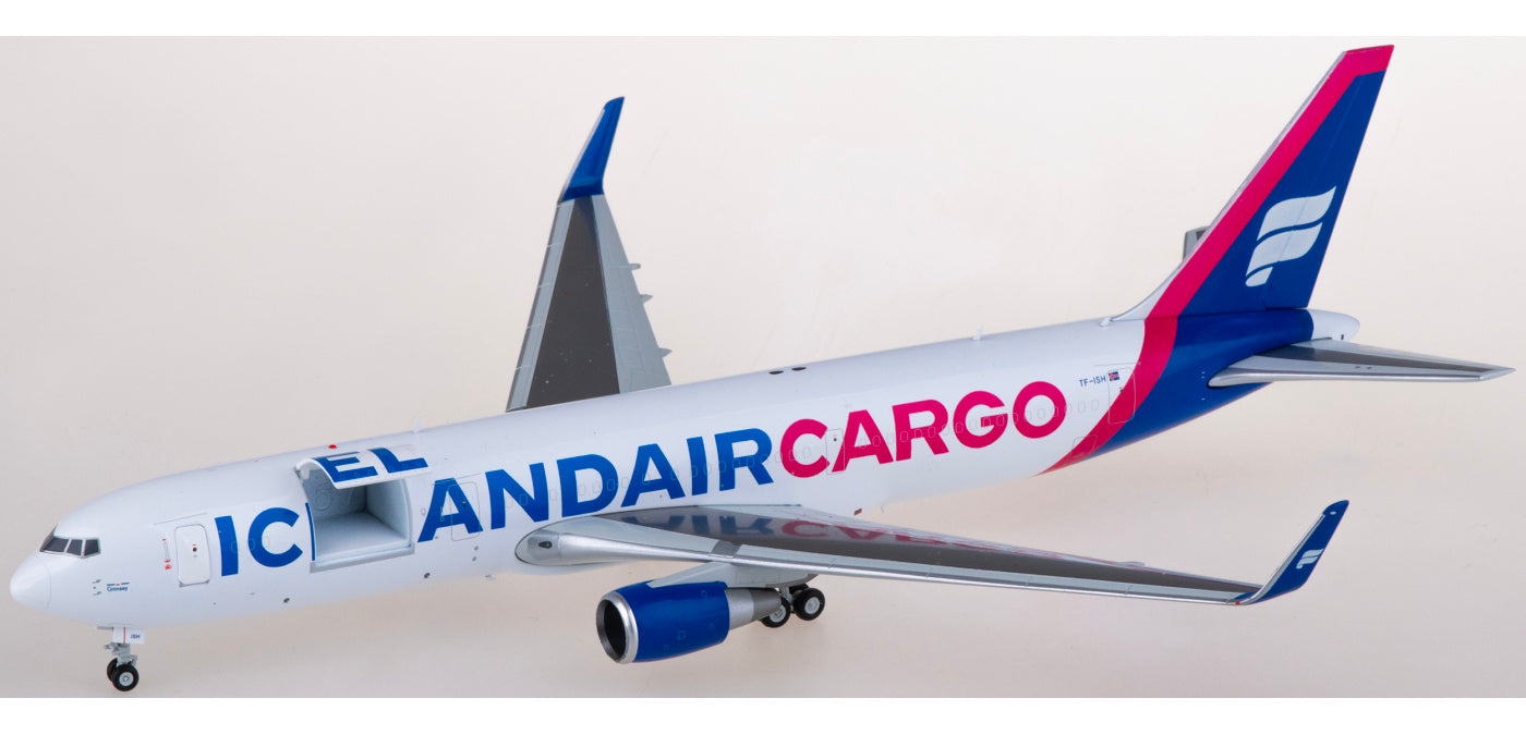 1:200 JC Wings LH2436C Icelandair Boeing 767-300ER TF-ISH Aircraft Model