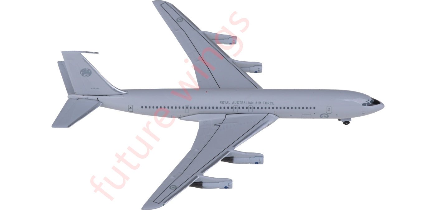 1:400 AeroClassics AC411308 RAAF Boeing 707-300 A20-261 Aircraft Model+Free Tractor