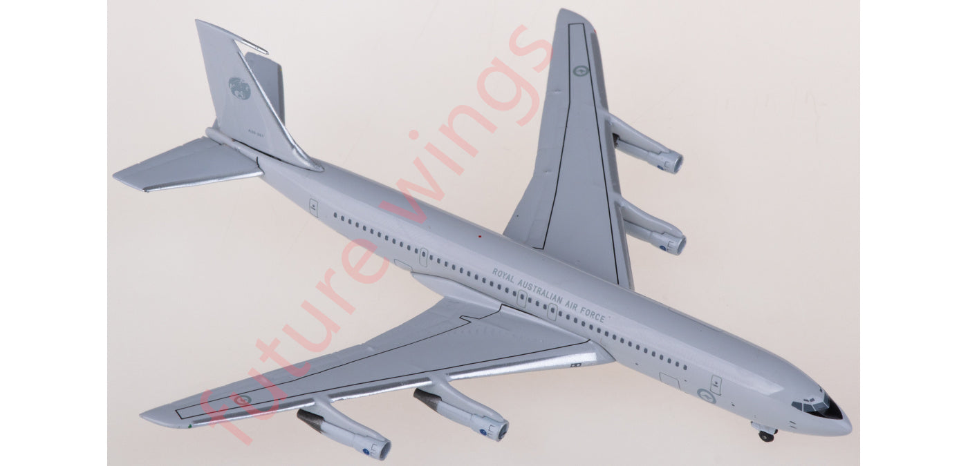 1:400 AeroClassics AC411308 RAAF Boeing 707-300 A20-261 Aircraft Model+Free Tractor