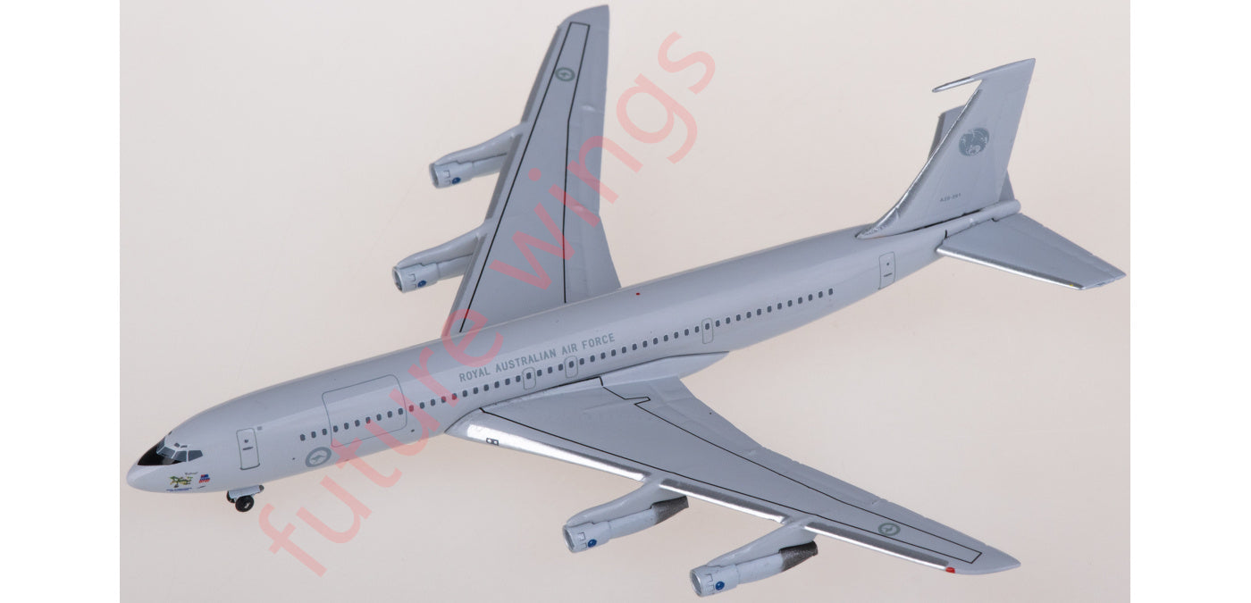 1:400 AeroClassics AC411308 RAAF Boeing 707-300 A20-261 Aircraft Model+Free Tractor