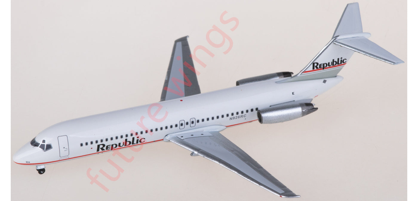 1:400 AeroClassics AC411325 Republic Airlines McDonnell Douglas DC-9-32 N926RC Aircraft Model+Free Tractor