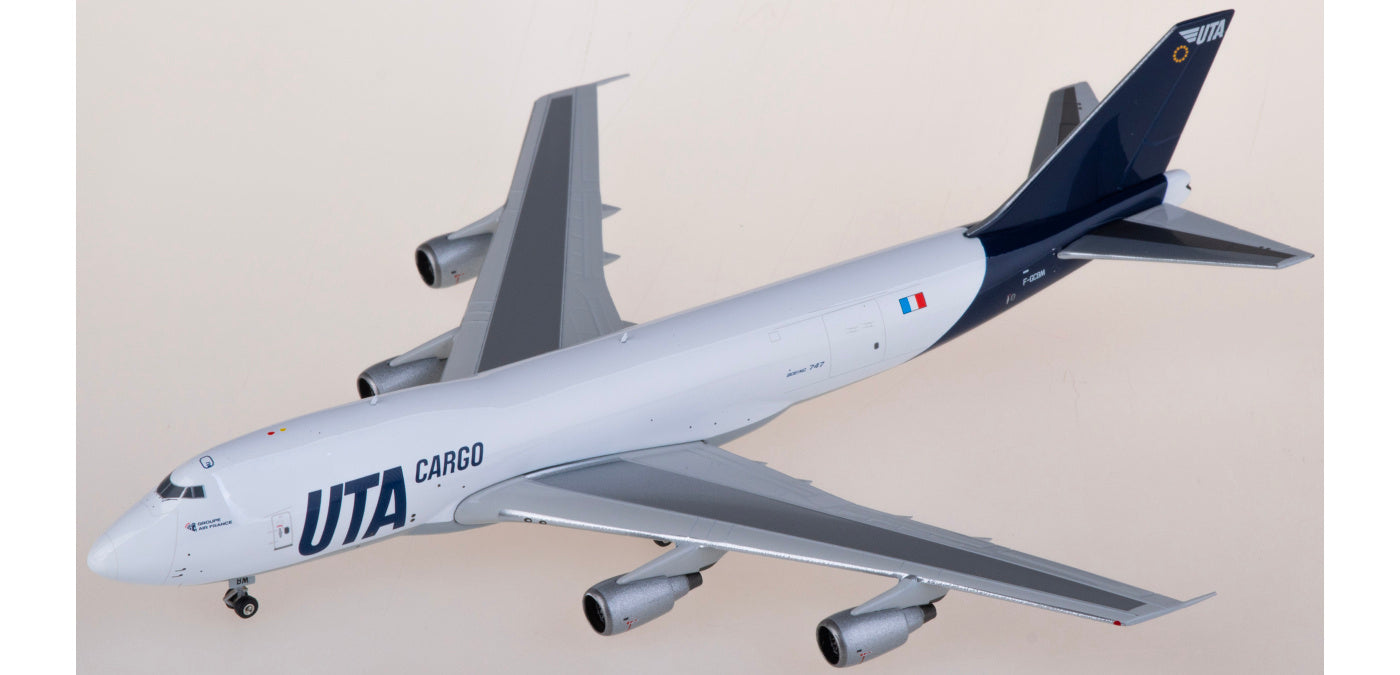 1:400 Phoenix PH11898 UTA Boeing 747-200 F-GCBM Aircraft Model+Free Tractor