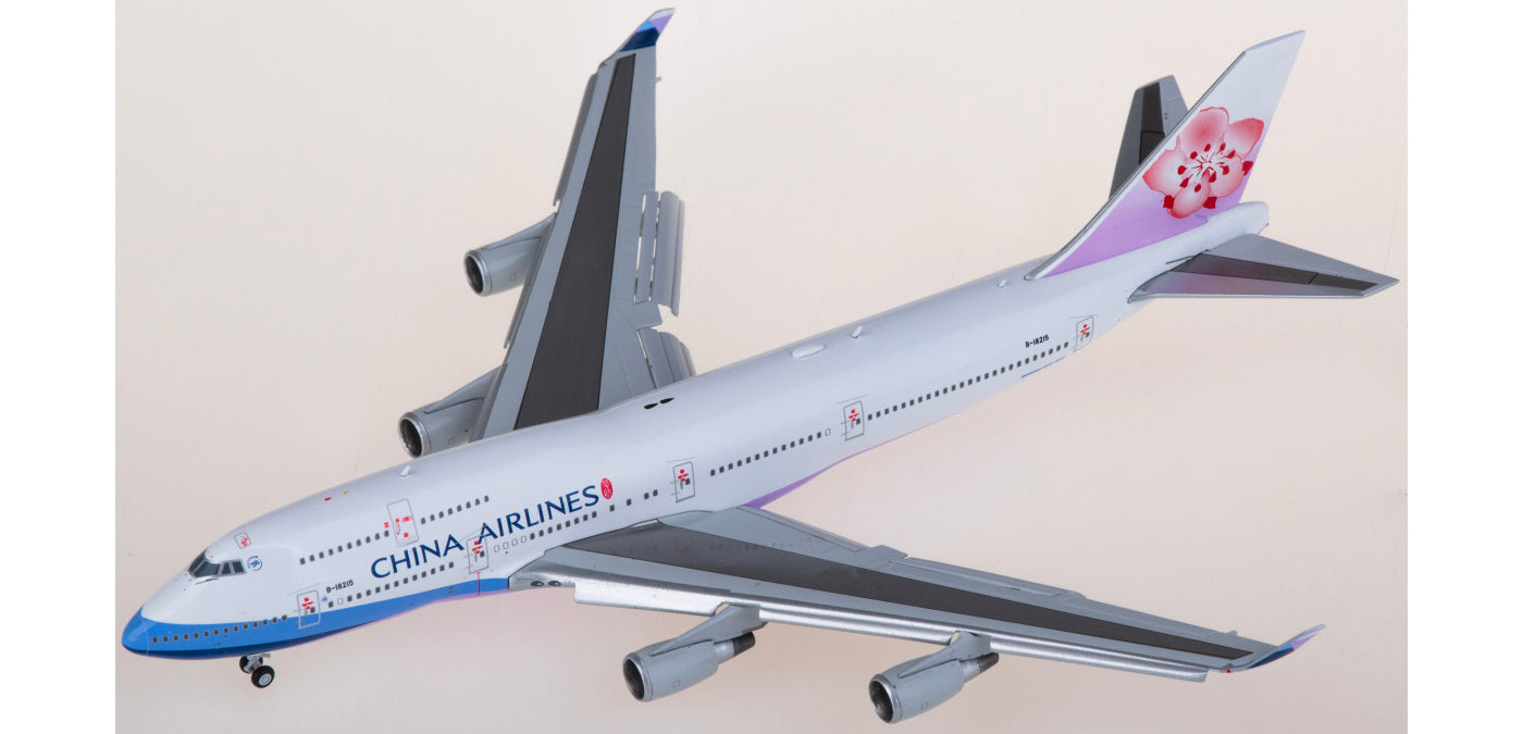 1:400 JC Wings XX4977A China Airlines Boeing 747-400 B-18215 "Flaps Down"Aircraft Model+Free Tractor