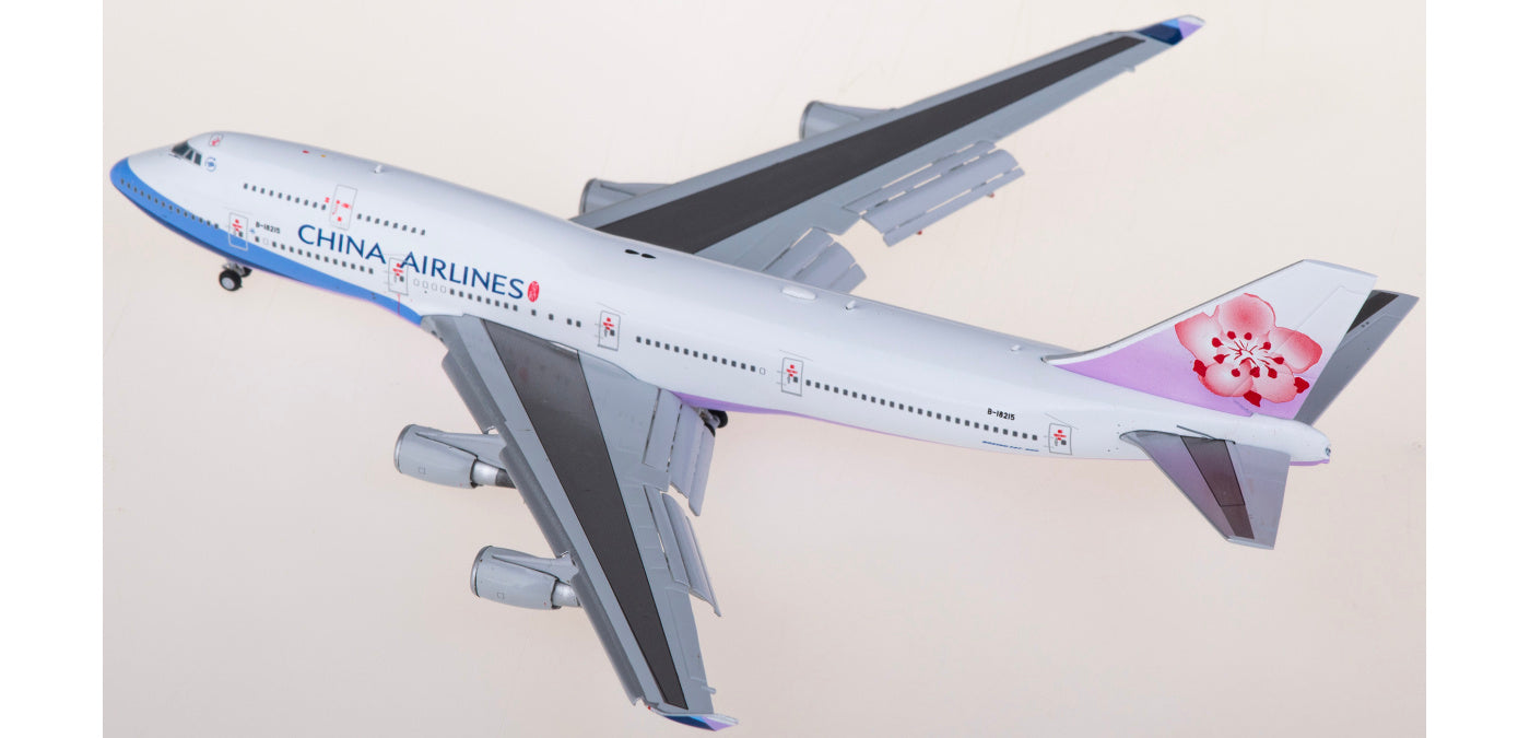 1:400 JC Wings XX4977A China Airlines Boeing 747-400 B-18215 "Flaps Down"Aircraft Model+Free Tractor