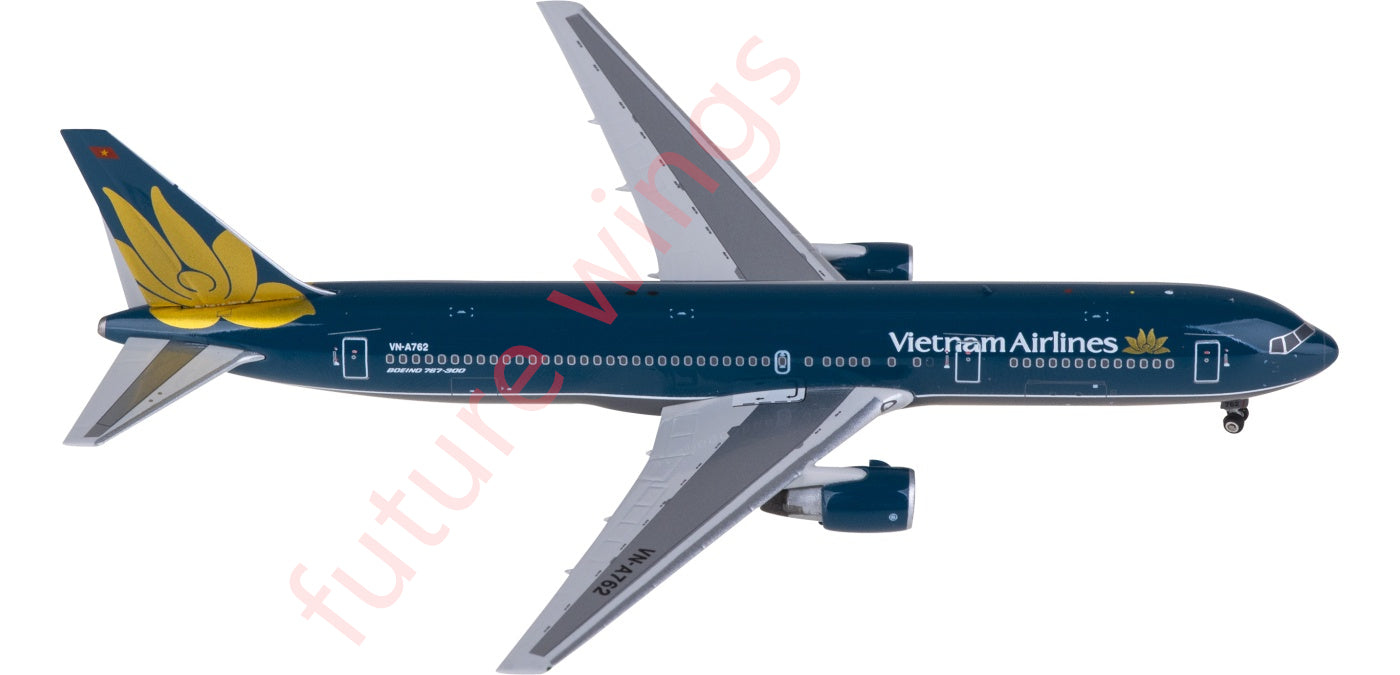 1:400 Phoenix PH11899 Vietnam Airlines Boeing 767-300ER VN-A762 Aircraft Model+Free Tractor