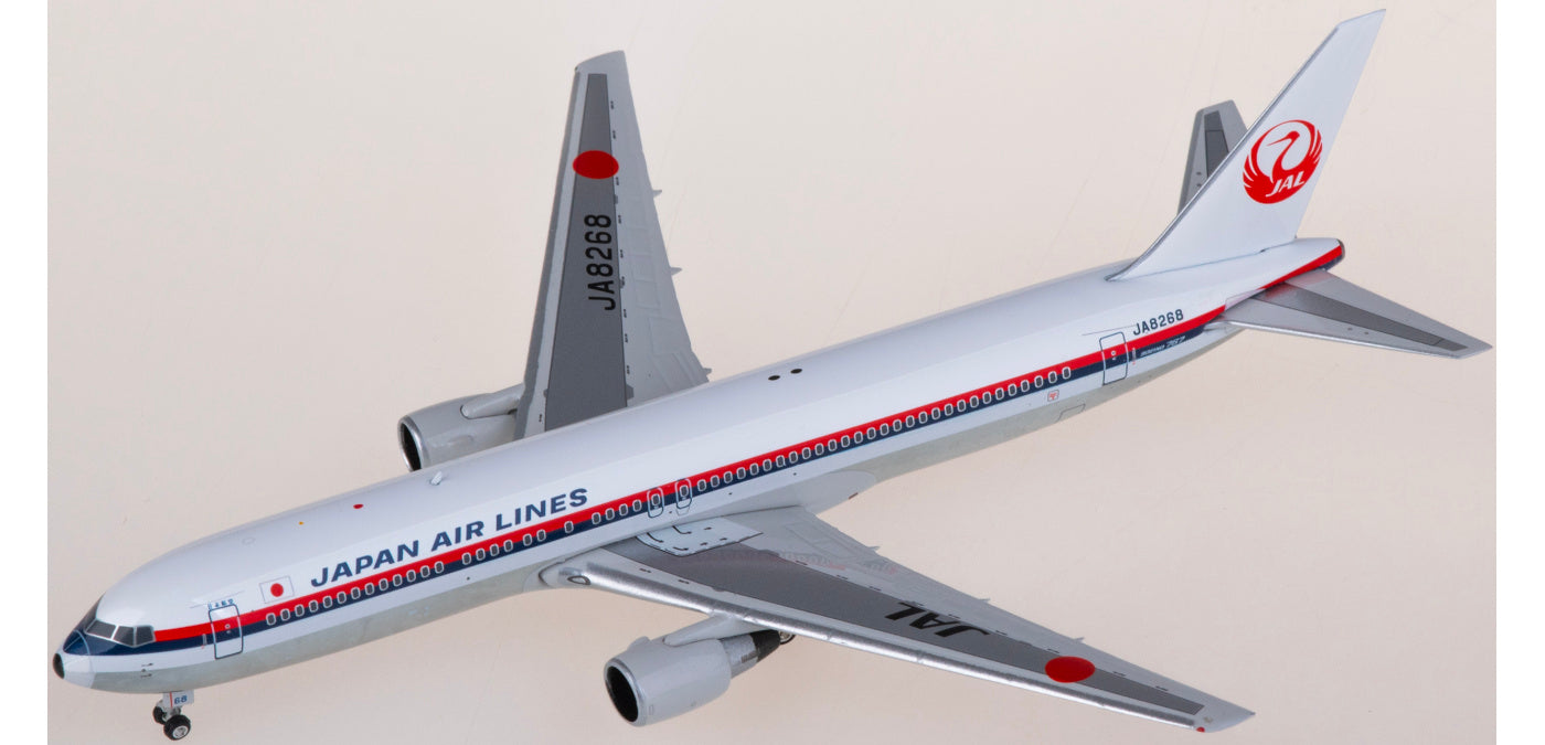 1:400 Phoenix PH04586 Japan Airlines Boeing 767-300ER JA8268 Aircraft Model+Free Tractor