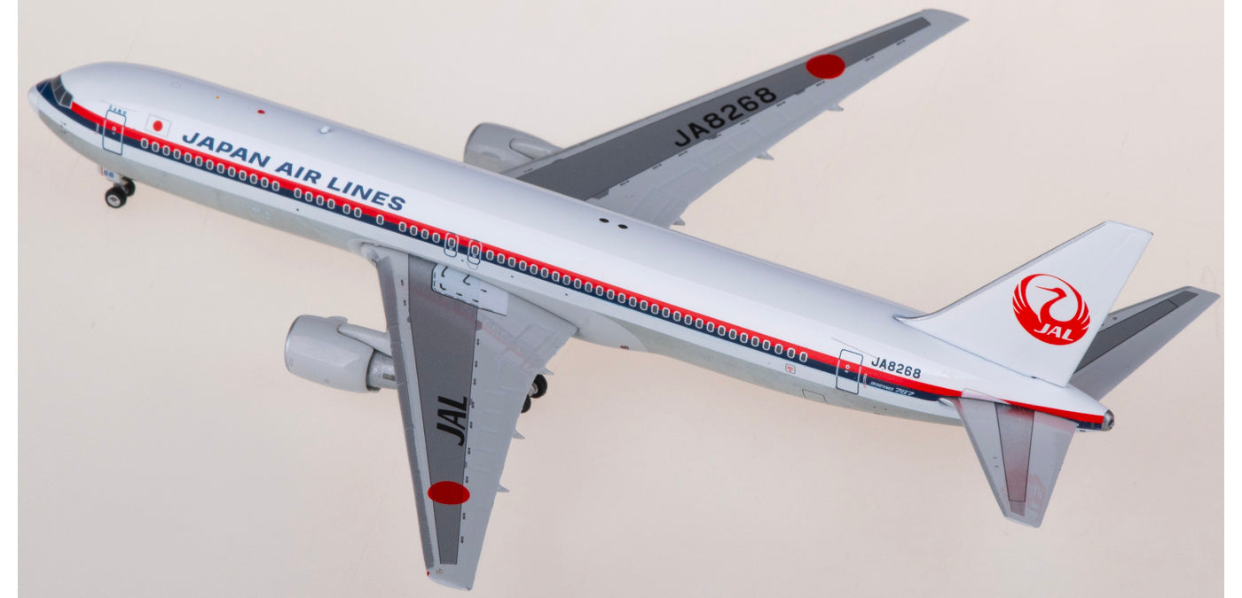 1:400 Phoenix PH04586 Japan Airlines Boeing 767-300ER JA8268 Aircraft Model+Free Tractor