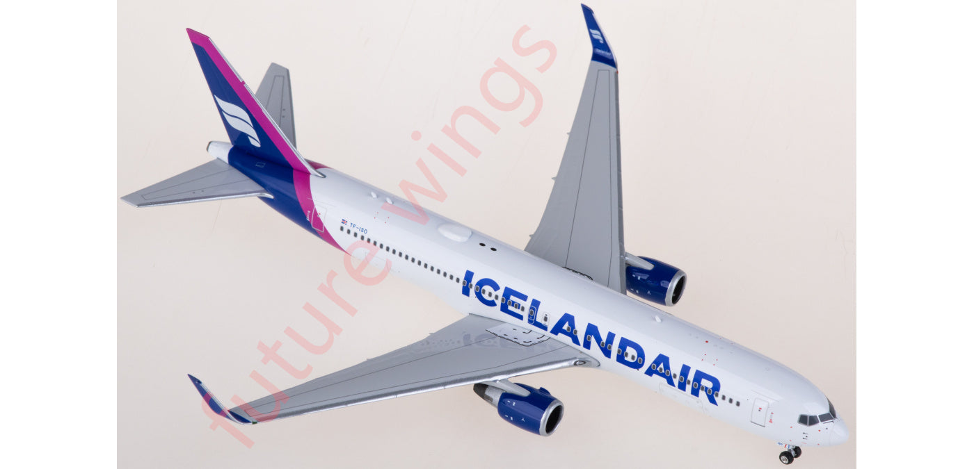 1:400 Phoenix PH11911 Icelandair Boeing 767-300ER TF-ISO Magenta Aircraft Model+Free Tractor