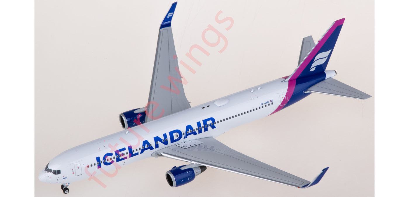 1:400 Phoenix PH11911 Icelandair Boeing 767-300ER TF-ISO Magenta Aircraft Model+Free Tractor