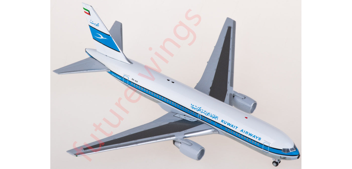 1:400 AeroClassics AC411234 Kuwait Airways Boeing 767-200 9K-AIA Aircraft Model+Free Tractor