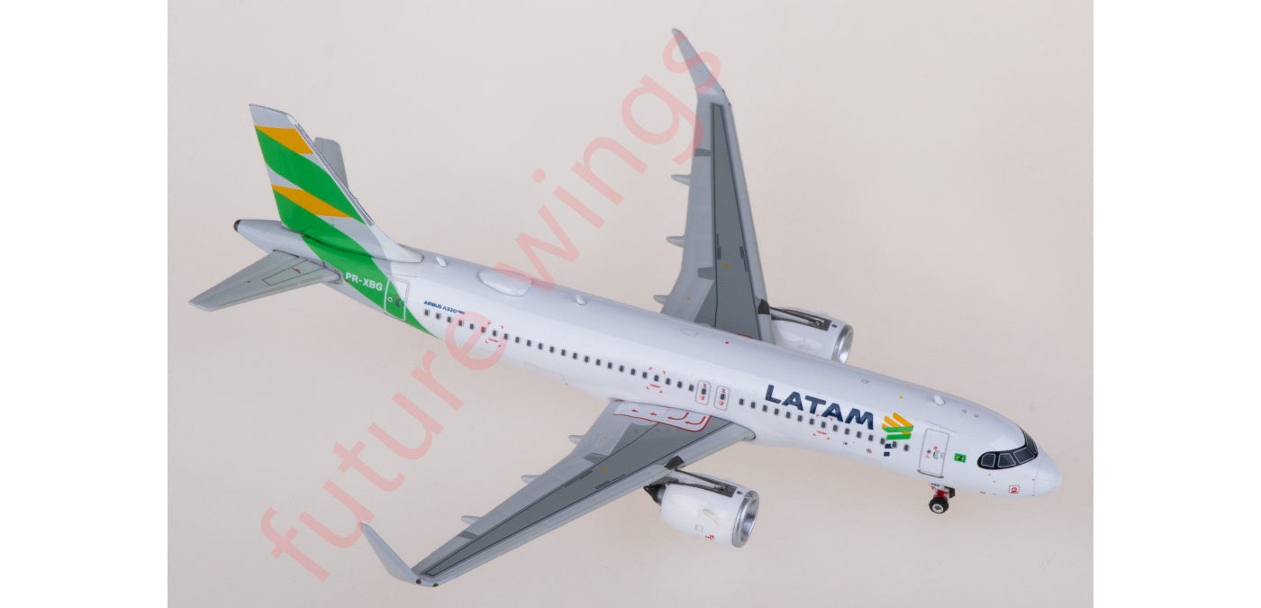 1:400 Phoenix PH11916 LATAM Airbus A320neo PR-XBG Aircraft Model+Free Tractor