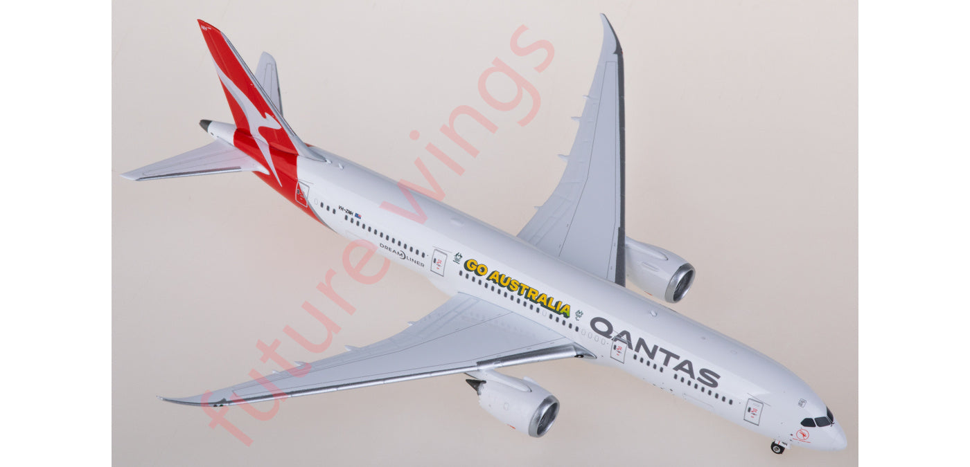 1:400 Phoenix PH04604 Qantas Airways Boeing 787-9 VH-ZNH Aircraft Model+Free Tractor