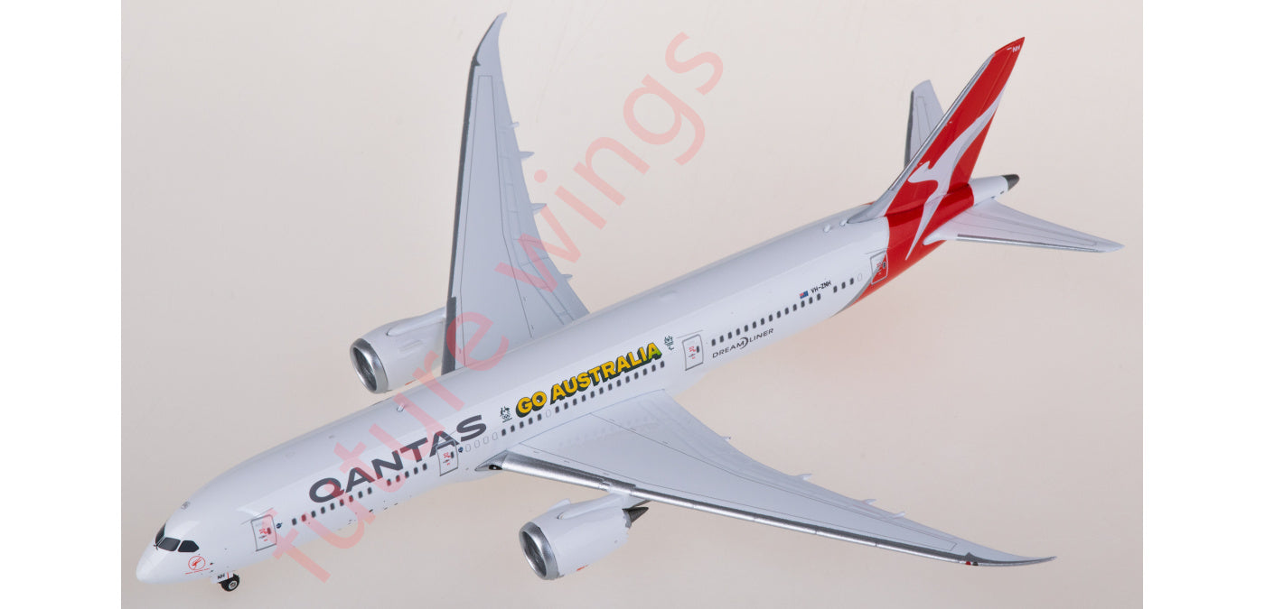 1:400 Phoenix PH04604 Qantas Airways Boeing 787-9 VH-ZNH Aircraft Model+Free Tractor