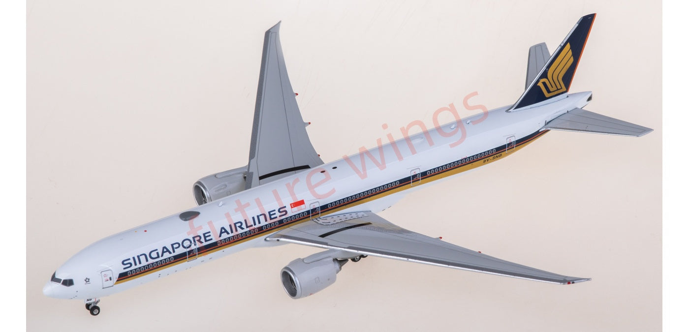 1:400 Phoenix PH04631 Singapore Airlines Boeing 777-300ER 9V-SNB Aircraft Model+Free Tractor
