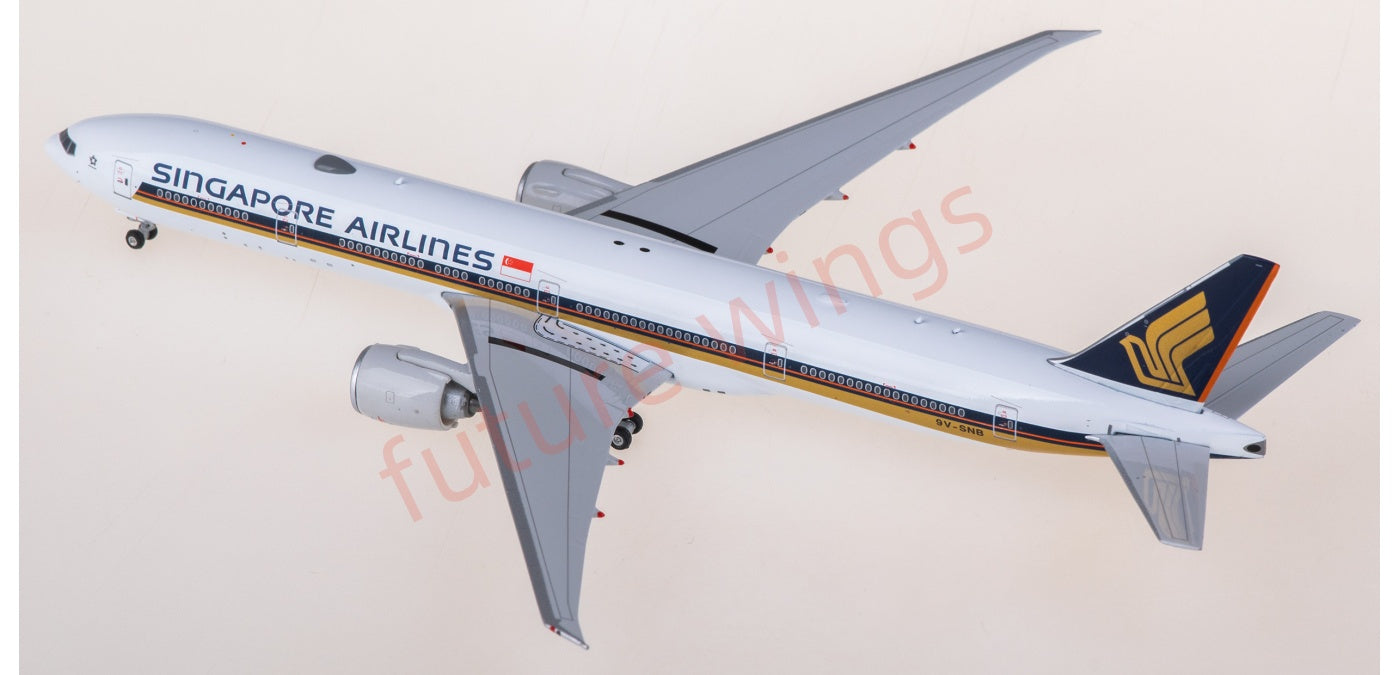 1:400 Phoenix PH04631 Singapore Airlines Boeing 777-300ER 9V-SNB Aircraft Model+Free Tractor