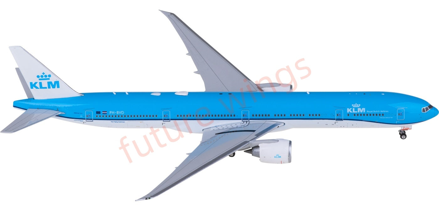 1:400 Phoenix PH11978 KLM Boeing 777-300ER PH-BVD Aircraft Model+Free Tractor