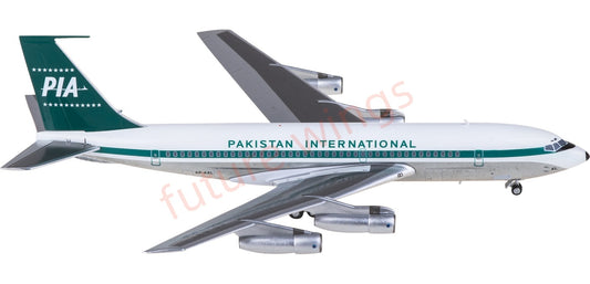 1:200 AeroClassics AC211186A PIA Boeing 720B AP-AXL Aircraft Model