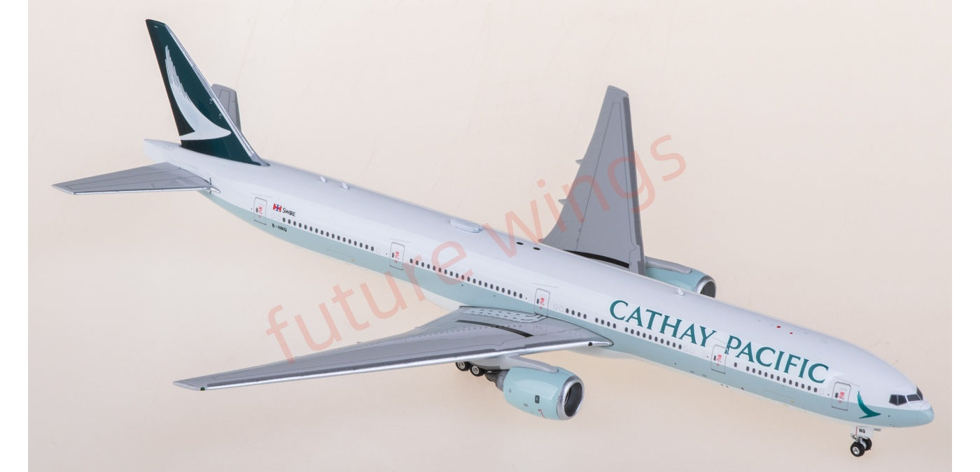 1:400 Phoenix PH04650 Cathay Pacific Boeing 777-300 B-HNQ Aircraft Model+Free Tractor