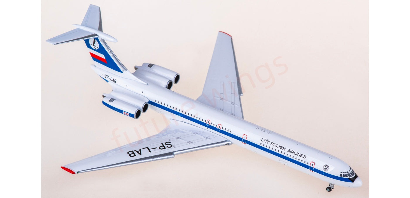 1:400 Phoenix PH12030 LOT Ilyushin IL-62 SP-LAB Aircraft Model+Free Tractor