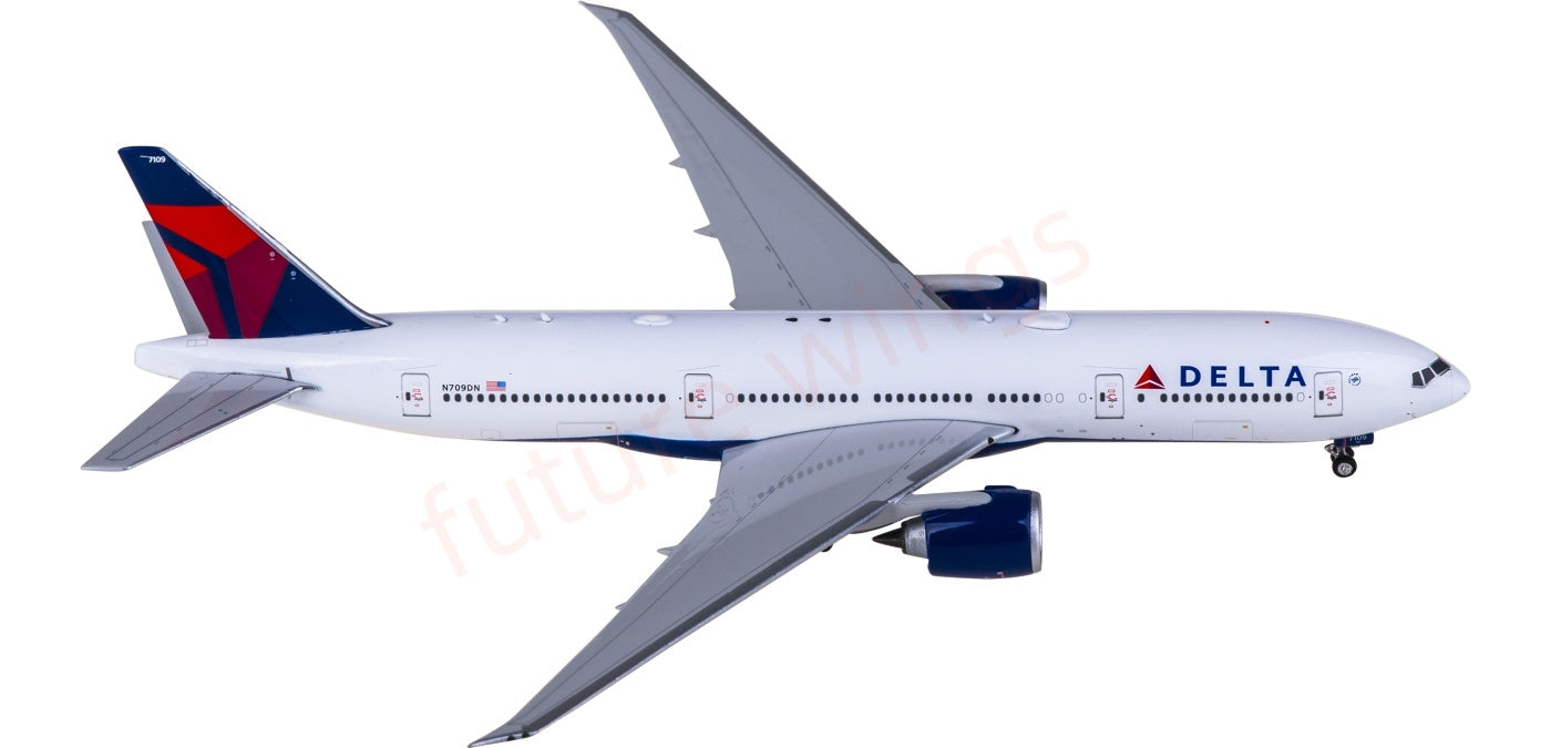 1:400 Phoenix PH04670 Delta Airlines B777-200LR N709DN Aircraft Model+Free Tractor