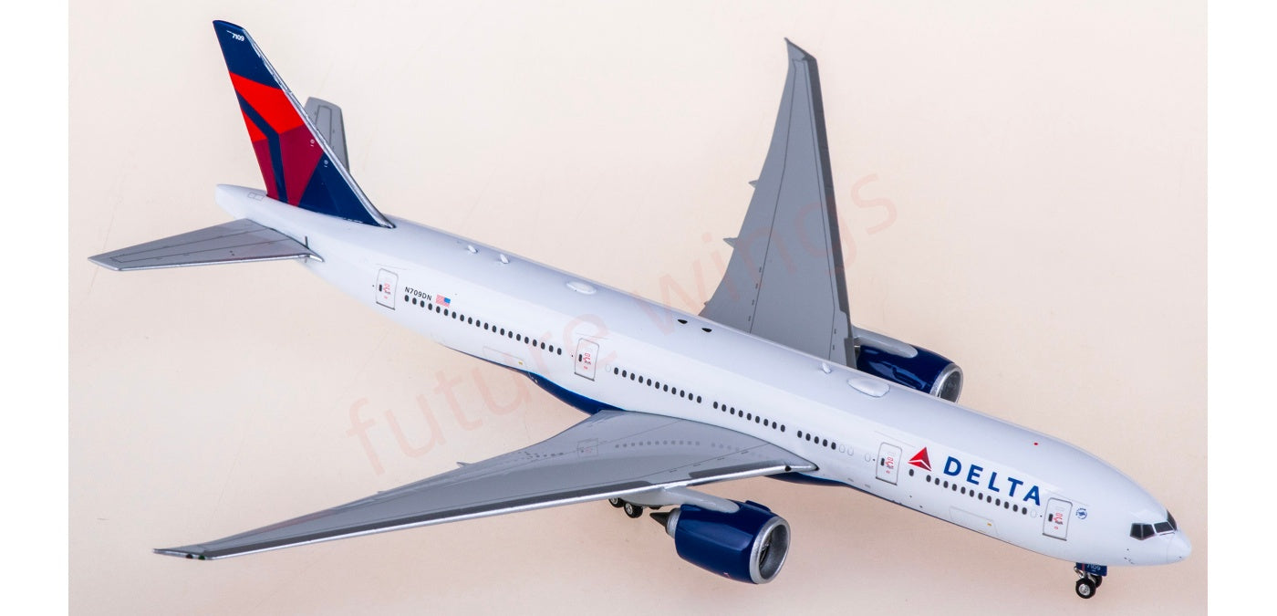 1:400 Phoenix PH04670 Delta Airlines B777-200LR N709DN Aircraft Model+Free Tractor
