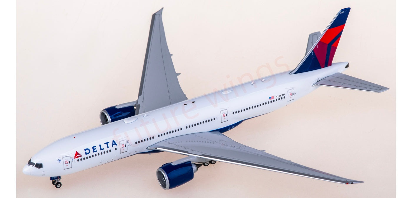 1:400 Phoenix PH04670 Delta Airlines B777-200LR N709DN Aircraft Model+Free Tractor