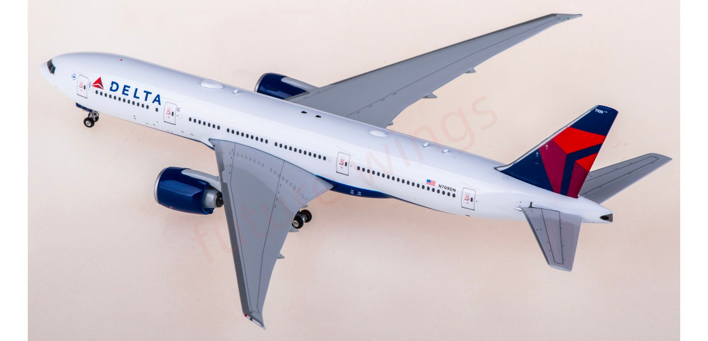 1:400 Phoenix PH04670 Delta Airlines B777-200LR N709DN Aircraft Model+Free Tractor