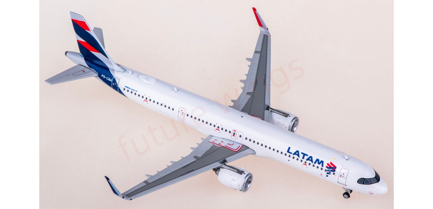 1:400 Phoenix PH12046 LATAM Airbus A321neo PS-LBA Aircraft Model+Free Tractor