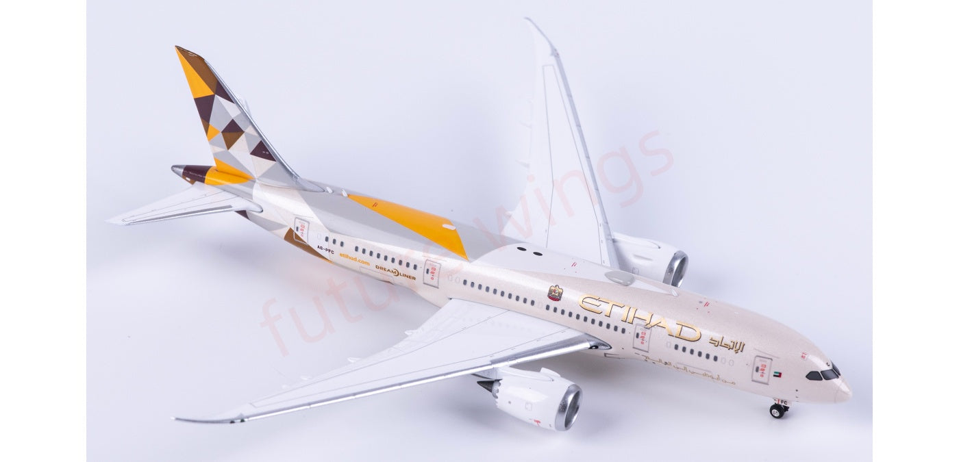 1:400 Phoenix PH12065 Etihad Airways B787-8 A6-PFC Aircraft Model+Free Tractor