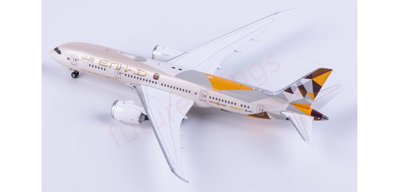 1:400 Phoenix PH12065 Etihad Airways B787-8 A6-PFC Aircraft Model+Free Tractor