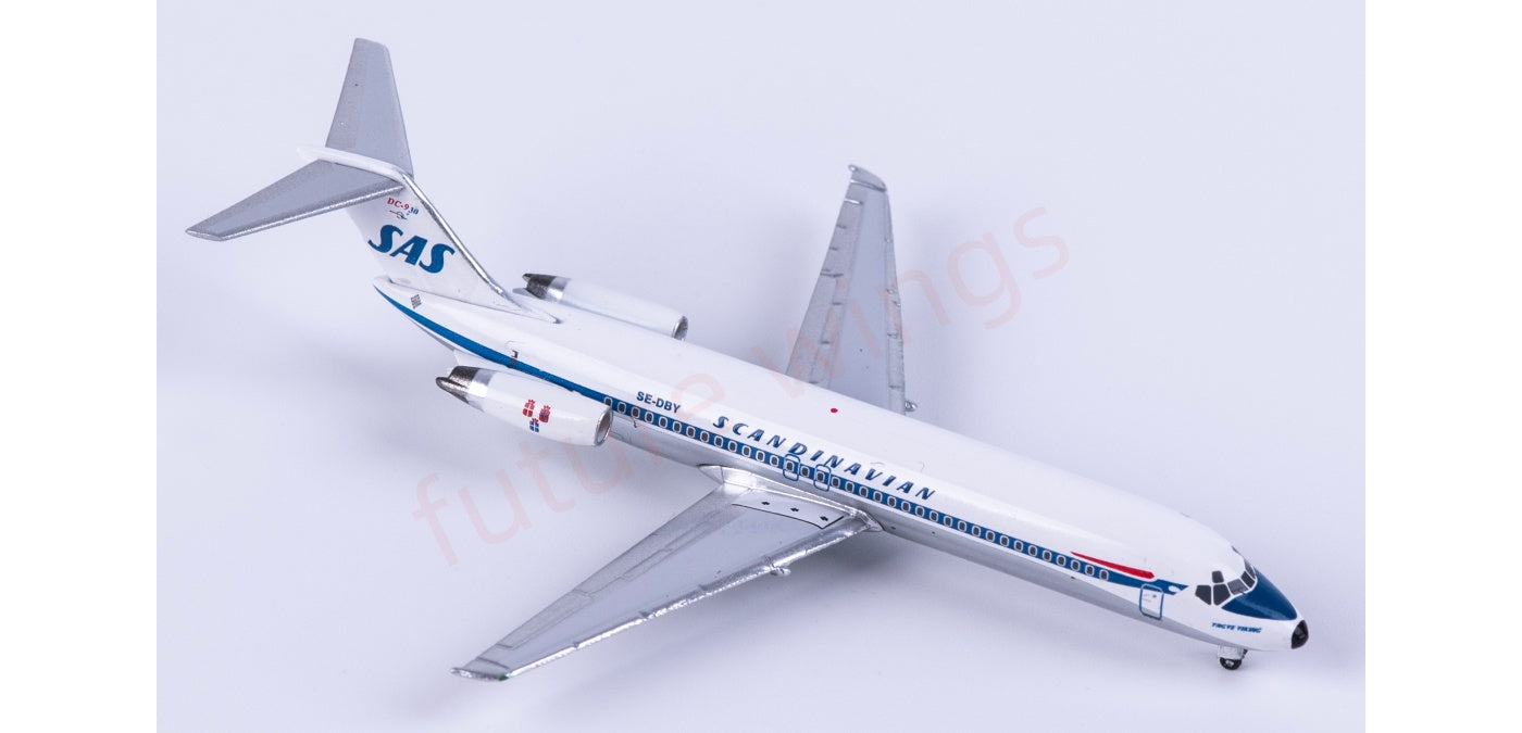 1:400 AeroClassics AC411444 SAS McDonnell Douglas DC-9-32 SE-DBY Aircraft Model+Free Tractor