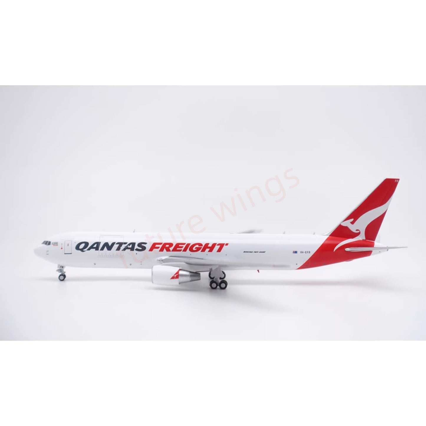 1:400 PandaModel 62519 Qantas Airways B767-300ER VH-EFR Aircraft Model+Free Tractor