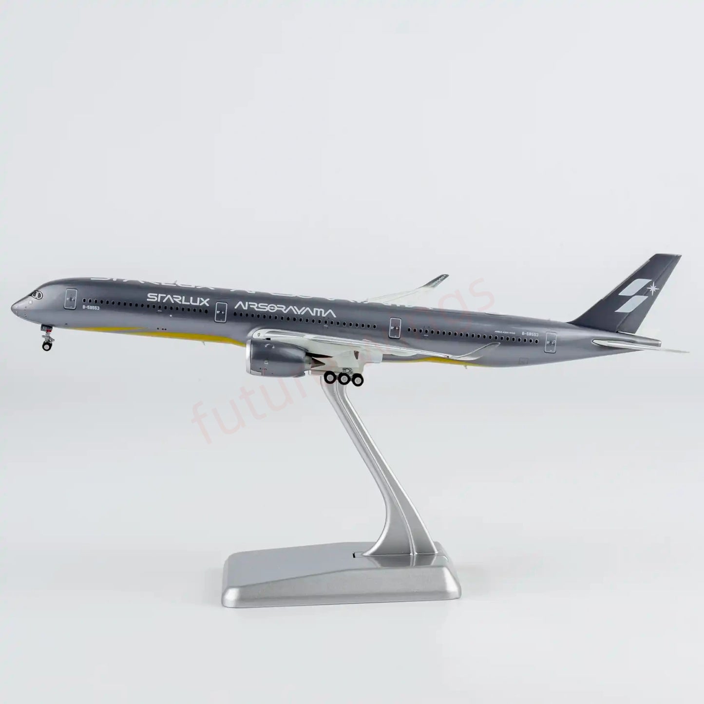 1:400 NG Models NG57045 Starlux Airlines A350-1000 B-58553 "Luxury Package"+ Free Tractor