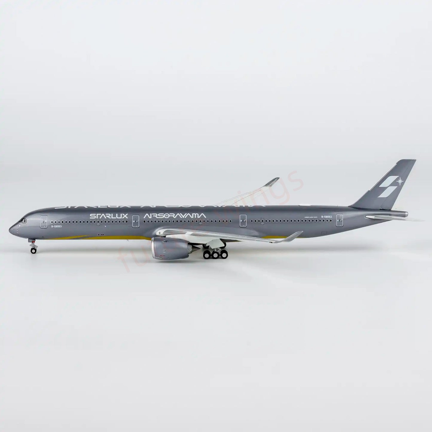 1:400 NG Models NG57045 Starlux Airlines A350-1000 B-58553 "Luxury Package"+ Free Tractor