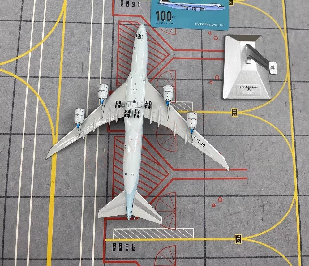 1:400 YY Wings Cathay Pacific B747-8F B-LJC Aircraft Model Free Tractor +Stand
