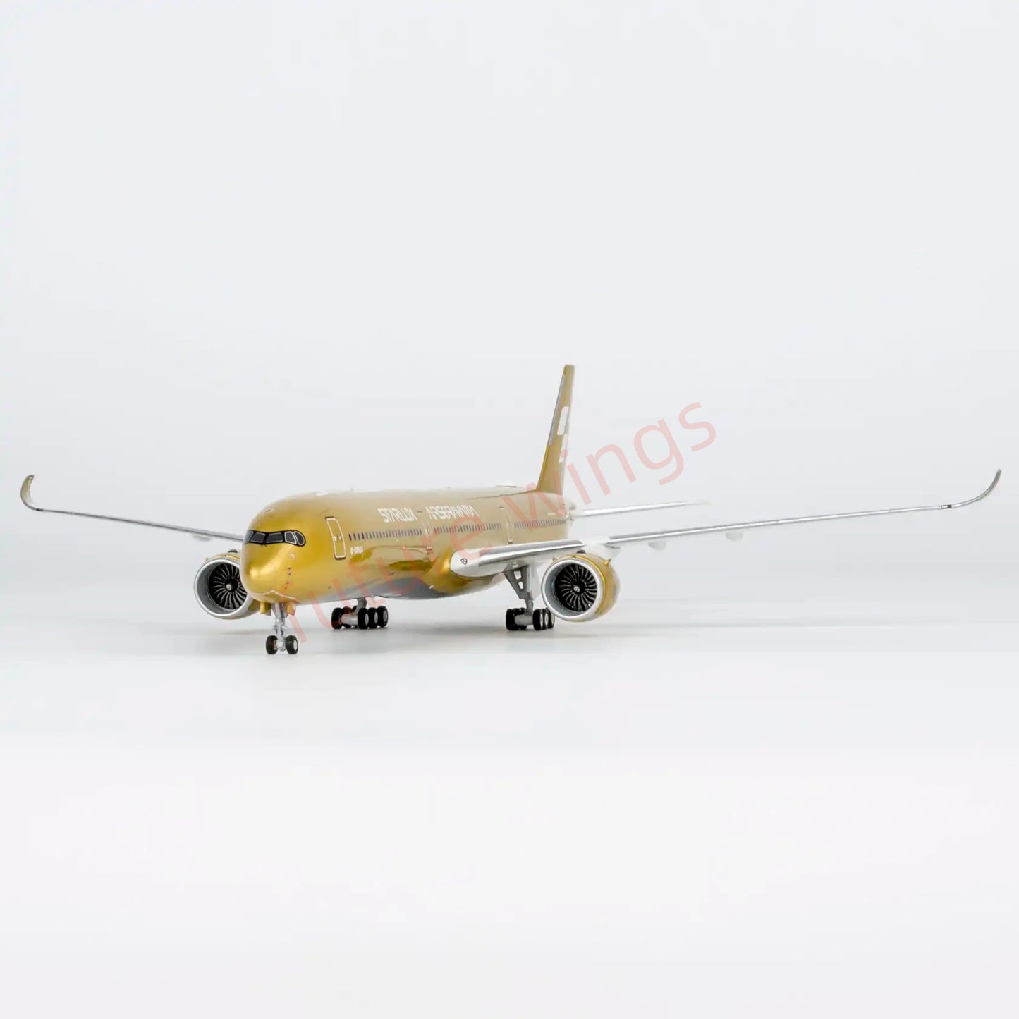1:400 NG Models NG57047 Starlux Airlines A350-1000 B-58554 "Luxury Package"+Free Tractor