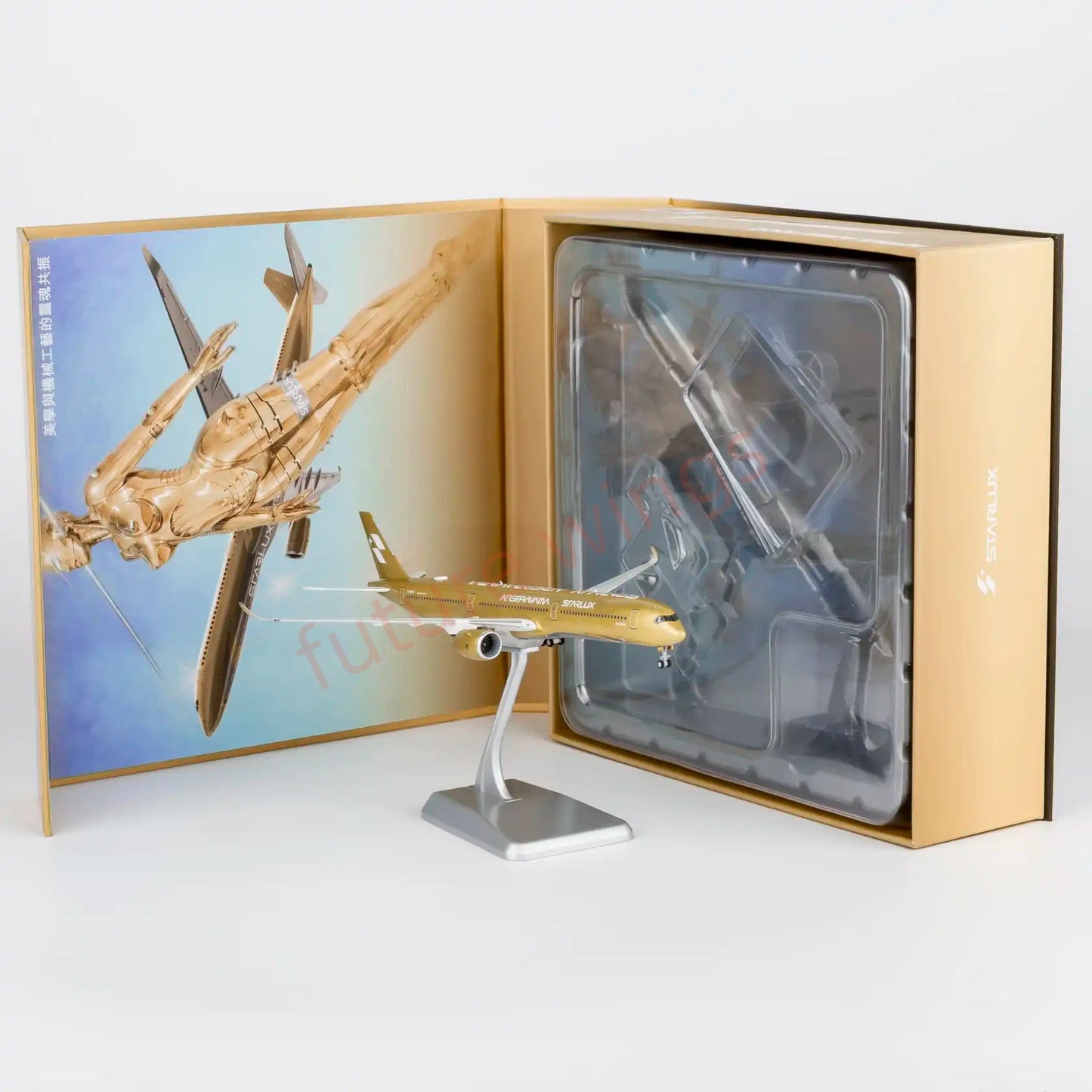 1:400 NG Models NG57047 Starlux Airlines A350-1000 B-58554 "Luxury Package"+Free Tractor