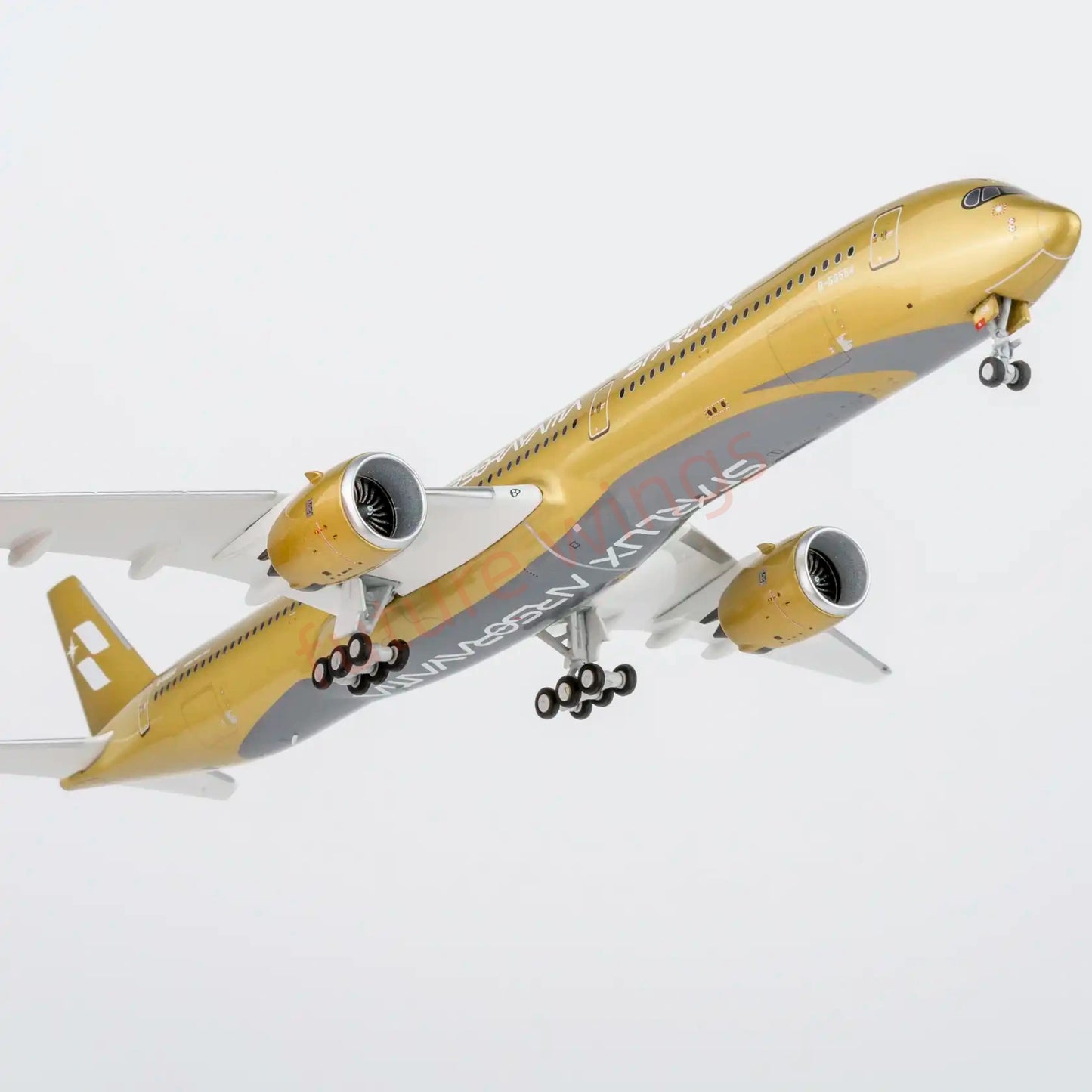 1:400 NG Models NG57047 Starlux Airlines A350-1000 B-58554 "Luxury Package"+Free Tractor