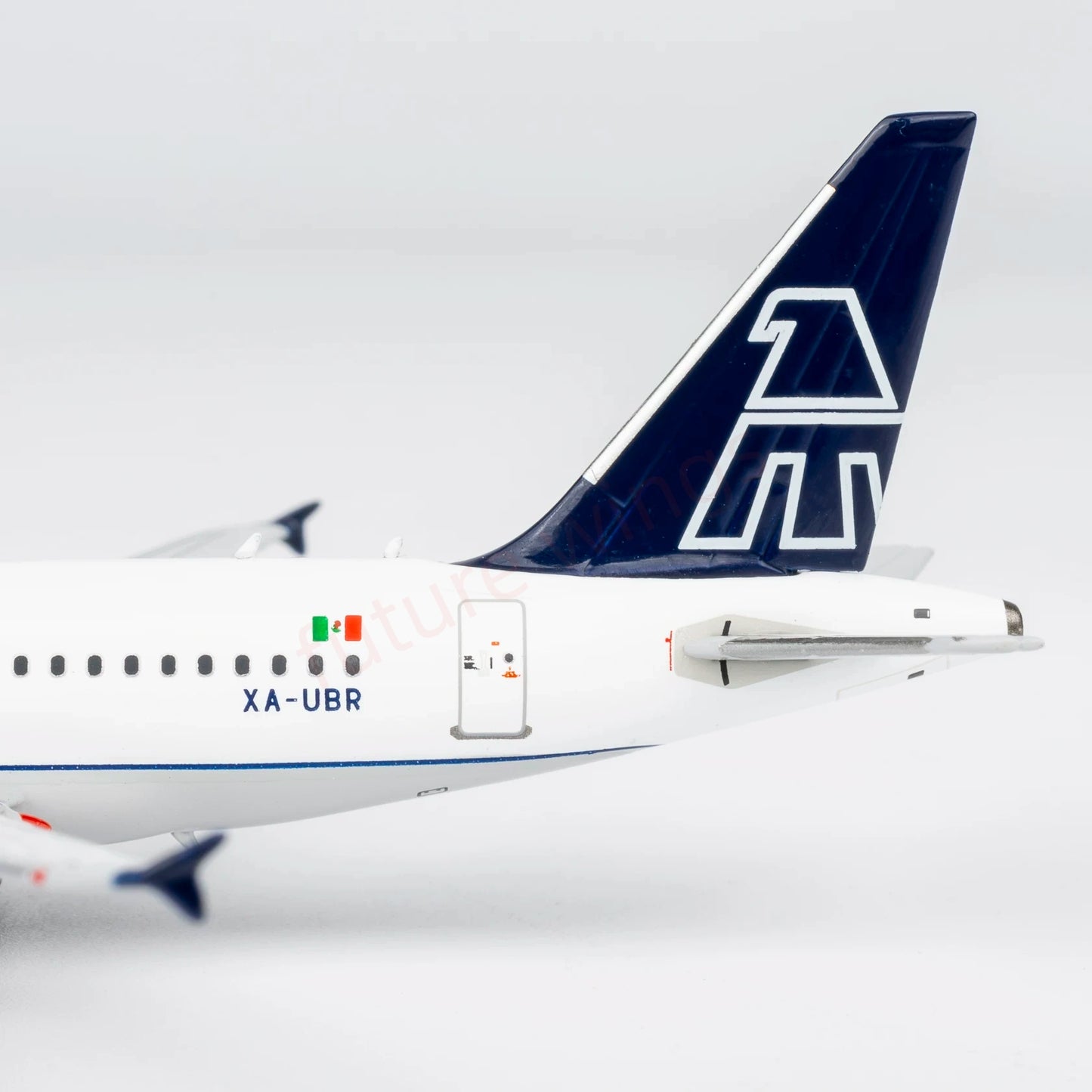 1:400 NG Models NG48030 Mexicana A318 XA-UBR Aircraft Model+Free Tractor