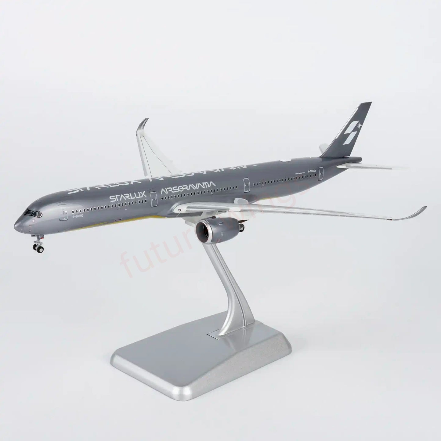 1:400 NG Models NG57045 Starlux Airlines A350-1000 B-58553 "Luxury Package"+ Free Tractor