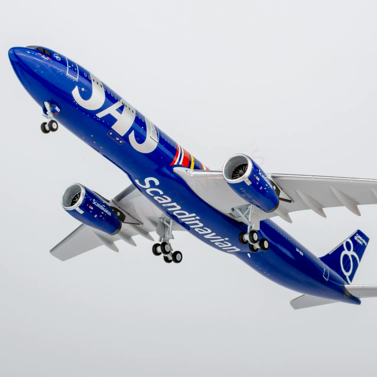 1:400 NG Models NG62088 SAS A330-300 LN-RKR Aircraft Model+FreeTractor