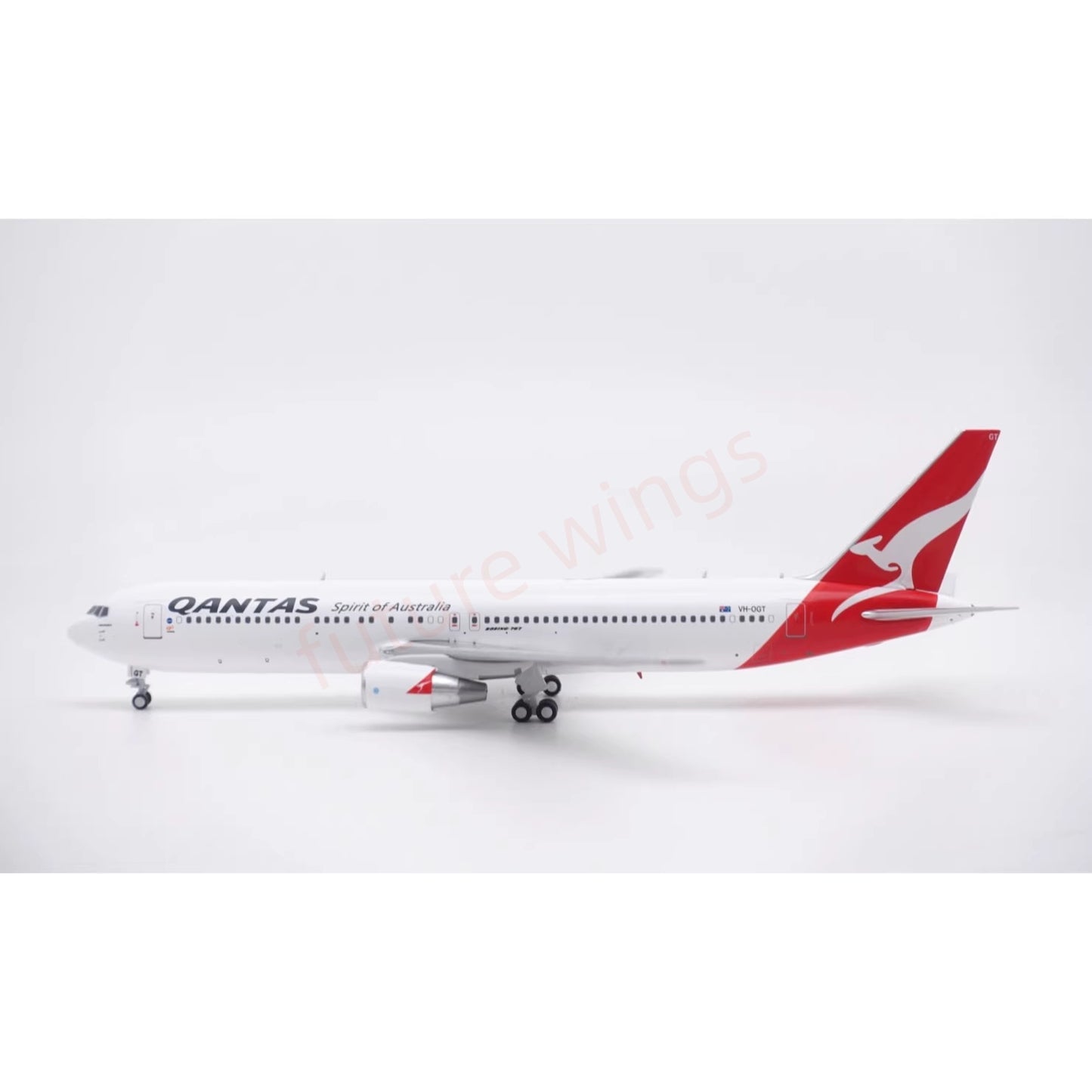 1:400 PandaModel 62518 Qantas Airways B767-300ER VH-OGT Aircraft Model+Free Tractor
