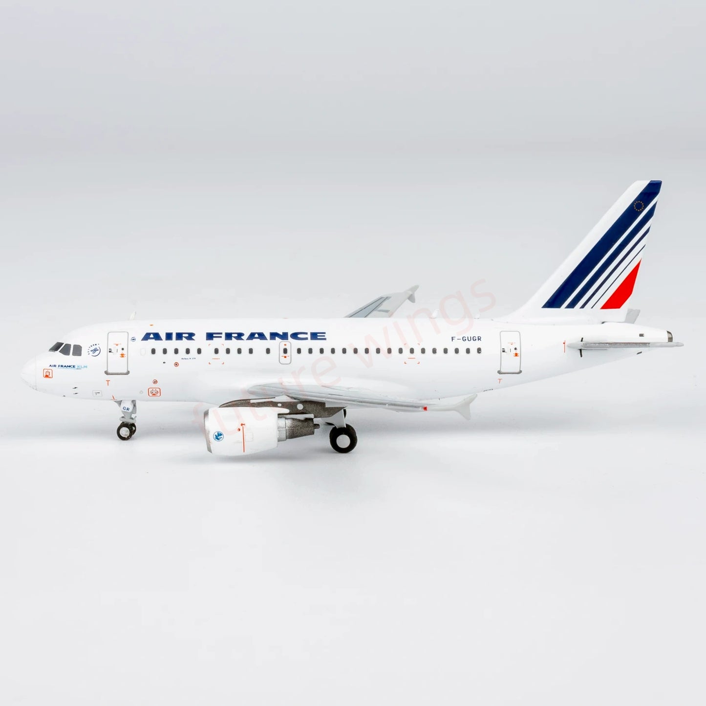1:400 NG Models NG48025 Air France A318 F-GUGR Aircraft Model+Free Tractor
