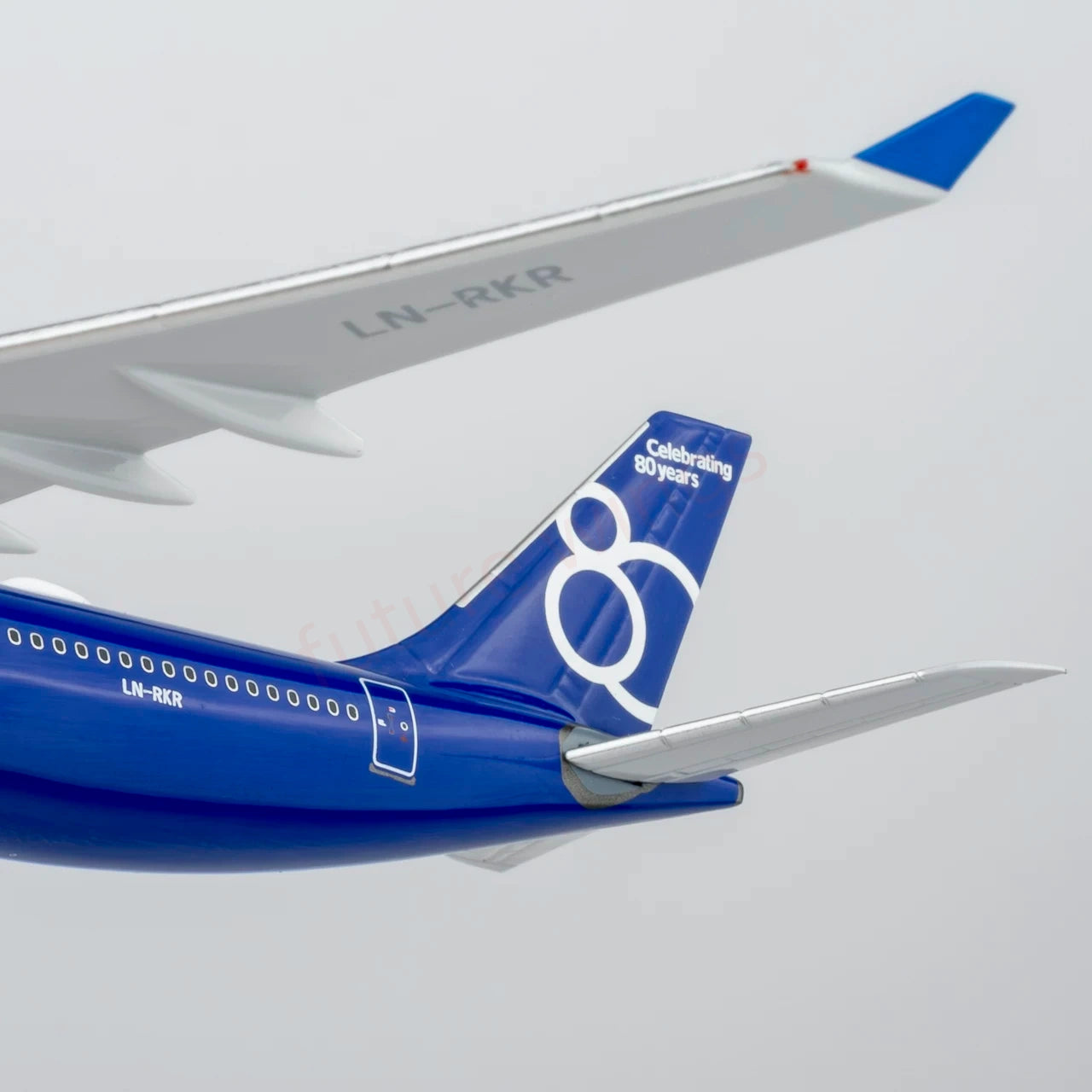 1:400 NG Models NG62088 SAS A330-300 LN-RKR Aircraft Model+FreeTractor