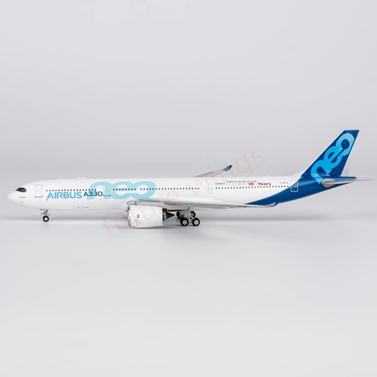 1:400 NG Models NG68004 Airbus House Color A330-900 F-WTTN Aircraft Model+Free Tractor