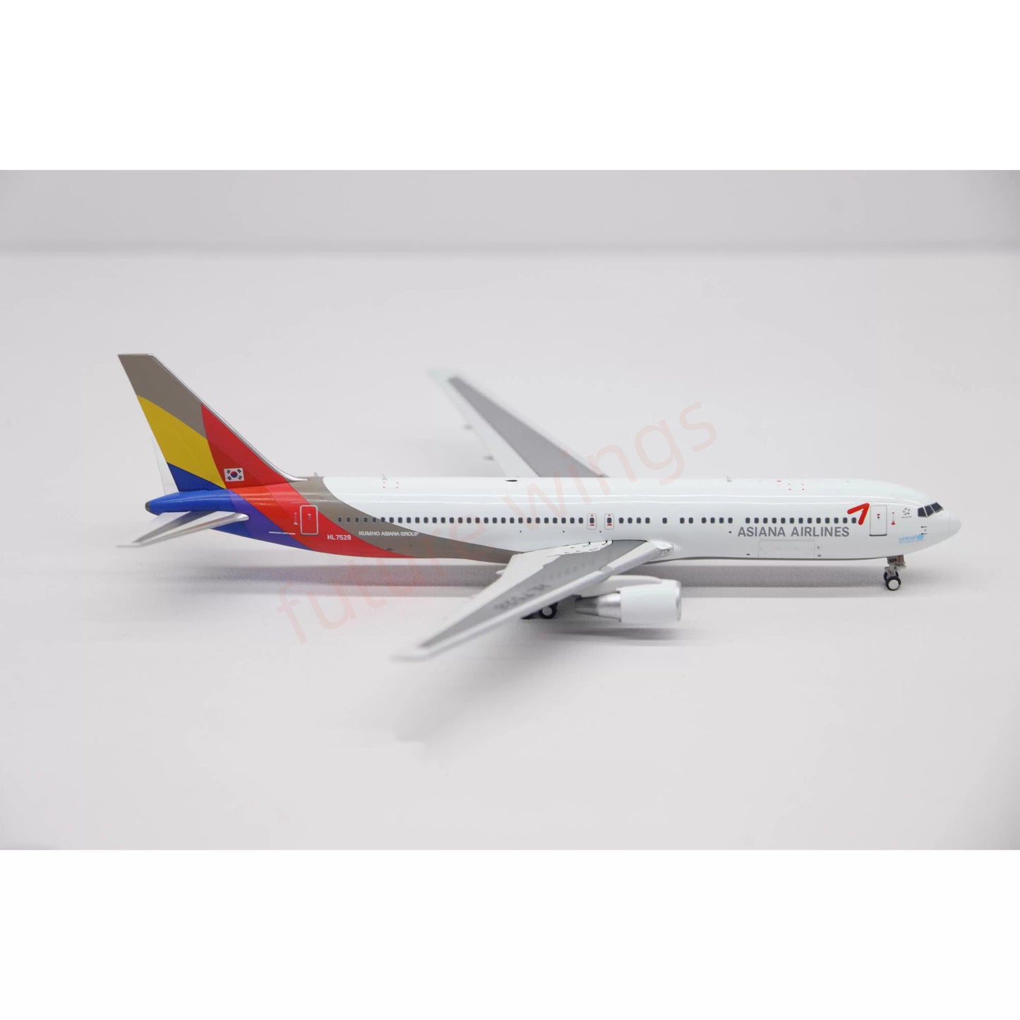 1:400 C Model C0052 Asiana Airlines B767-300ER HL7528 Aircraft Model+Free Tractor