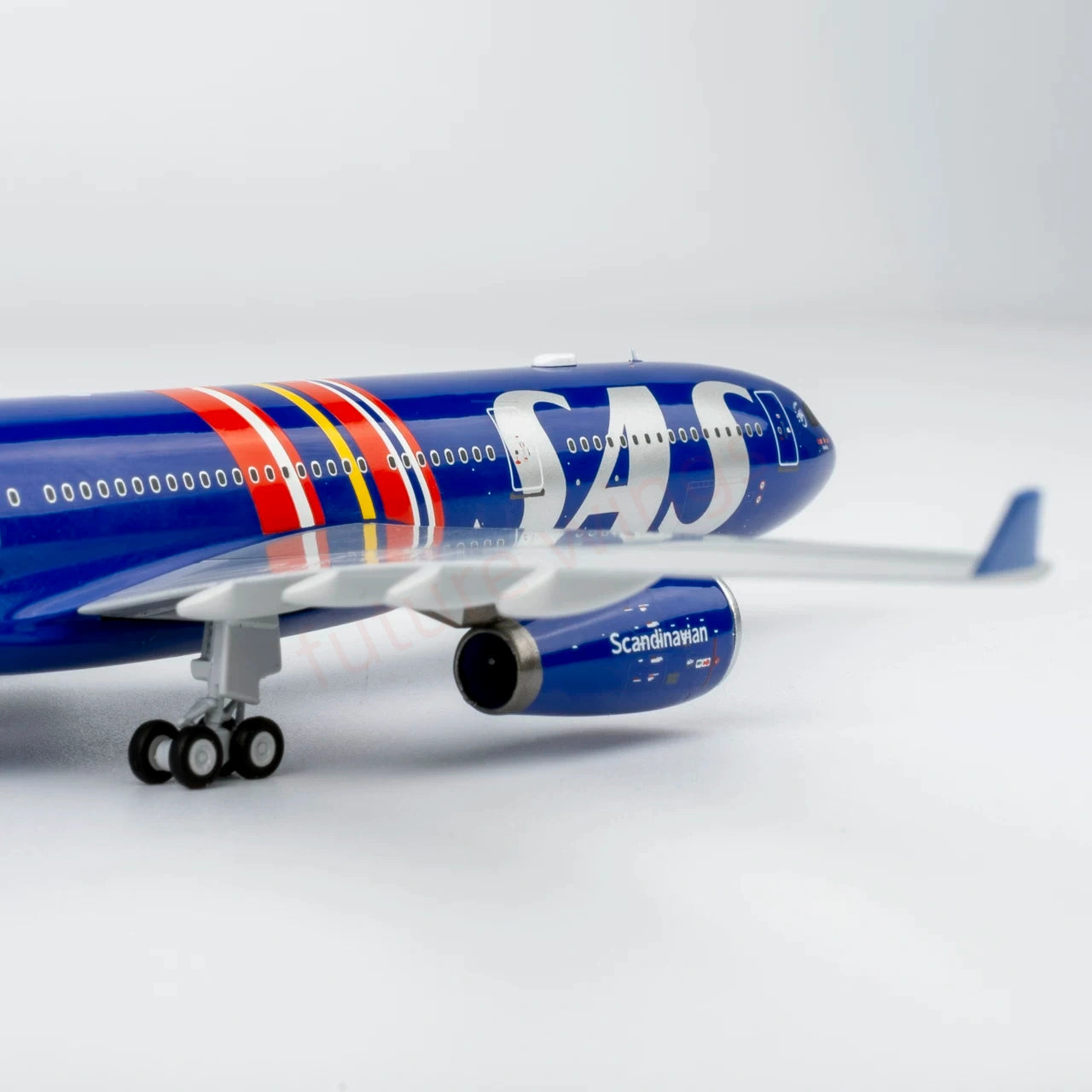 1:400 NG Models NG62088 SAS A330-300 LN-RKR Aircraft Model+FreeTractor